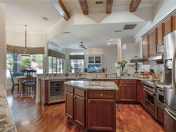 5th image of 1801 Lake Grove Ln