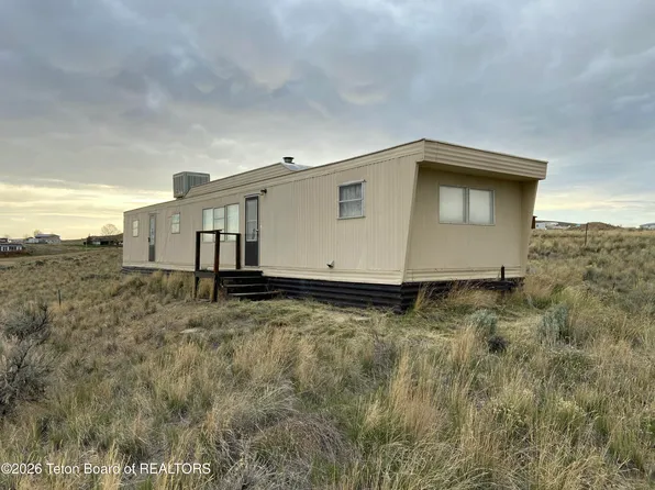 10 Oriole Ln, Boulder, WY 82923