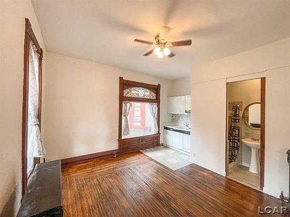 5th image of 319 S Winter St #1