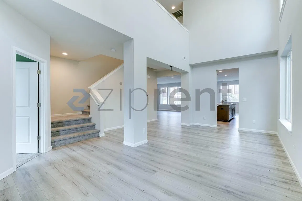 5 bed, 2628 sqft, $3,200 — Photo 4