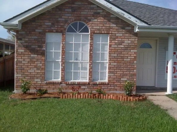 9109 Oz Dr, Chalmette, LA 70043