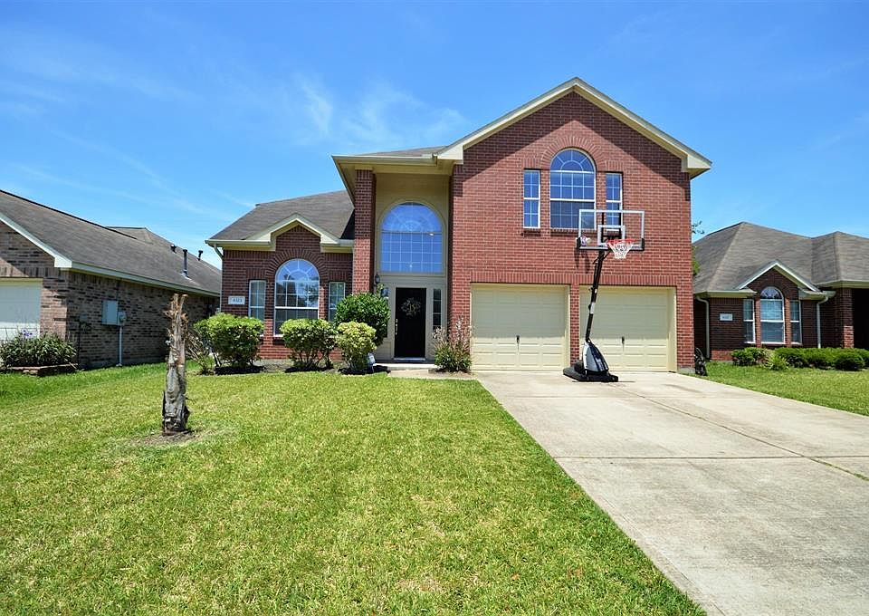 Beautiful 2 story home in a GREAT location.