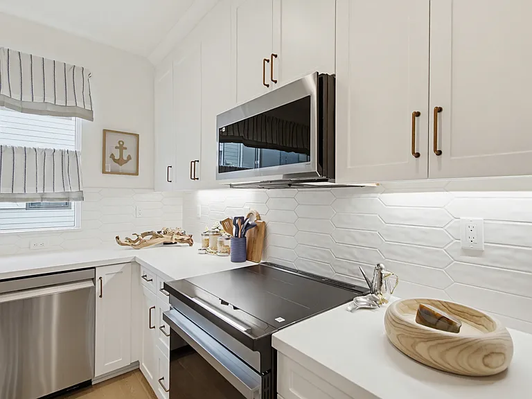 2528 Delphinium Ln — Photo 26