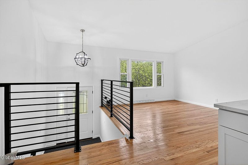 4th image of 5 Greenridge Drive