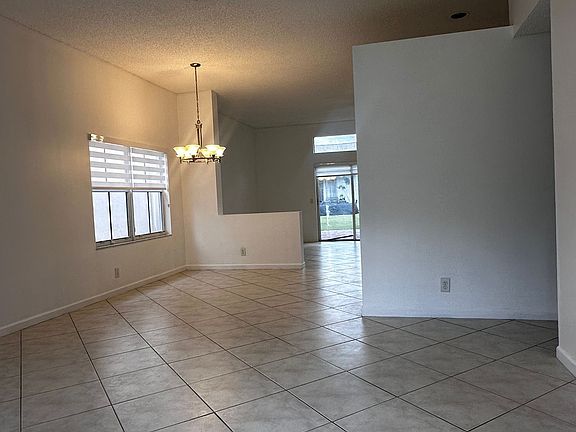 3rd image of 1052 Tupelo Way