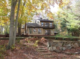 255 Stonehedge Ln, Guilford, CT 06437