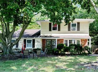 10 Claremont Ln, Suffern, NY 10901