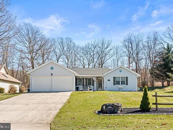 6839 Fairway Dr E, Fayetteville, PA 17222