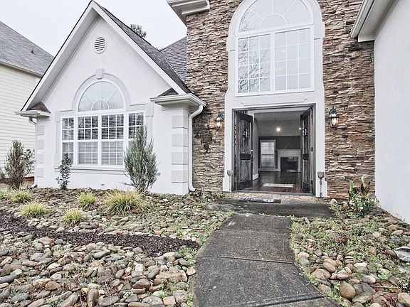 4th image of 980 River Valley Dr