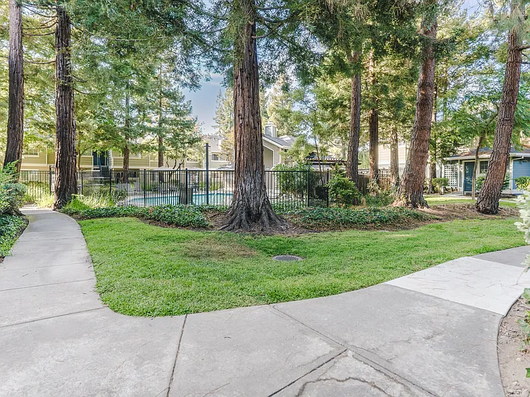 2766 Somerset Park Cir — Photo 24