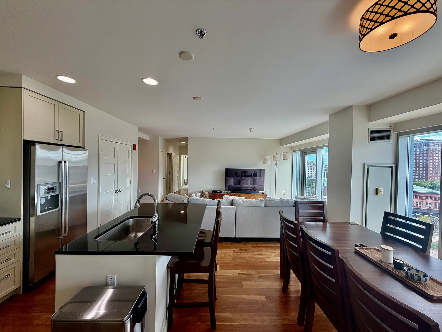 2 bed, 1318 sqft, $4,500 — Photo 3