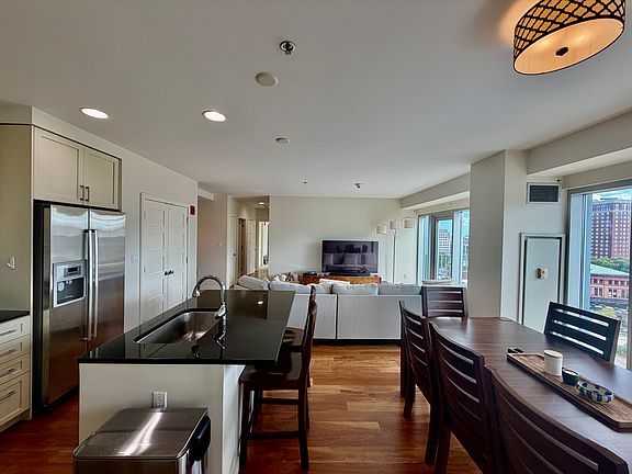 3rd image of 200 Exchange St Unit 813