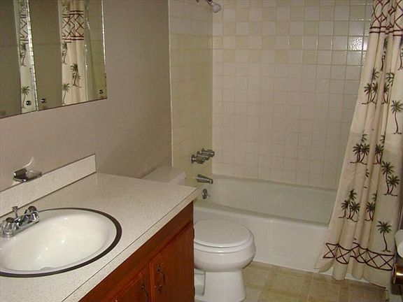 4th image of 202 S Academy St