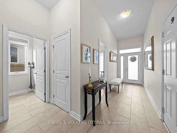 3rd image of 629 Bruxelles St