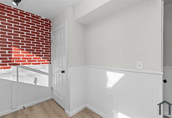 4th image of 10054 Dorothy Ave