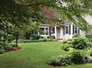 888 Glencoe Dr, Glencoe, IL 60022