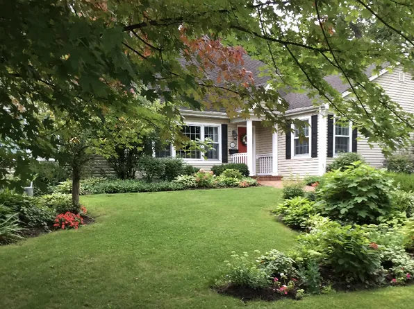 888 Glencoe Dr, Glencoe, IL 60022