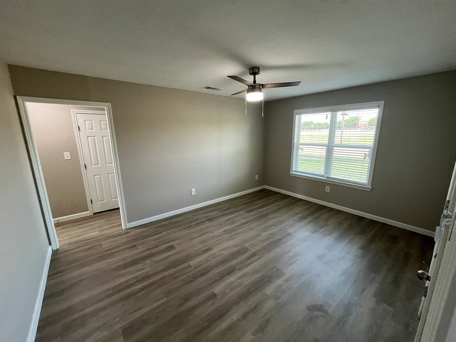 3 bed, 891 sqft, $1,650 — Photo 4