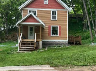307 Hemlock St, Munising, MI 49862