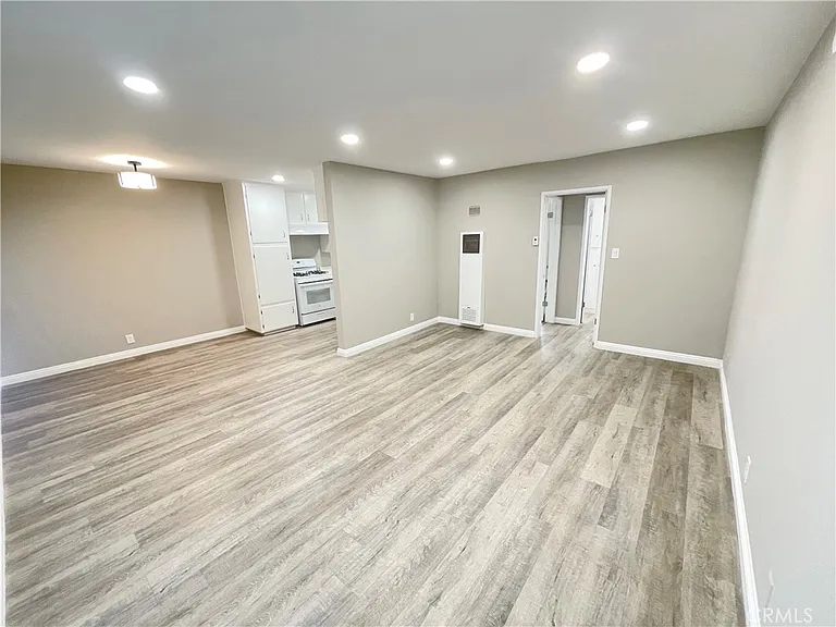 919 E Acacia Ave #Q — Photo 1