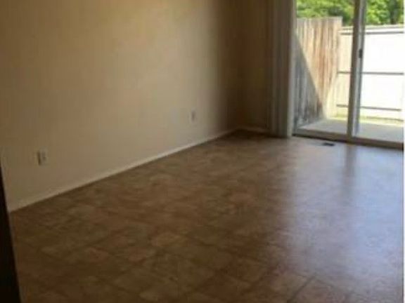 5th image of 229 N 33rd Ave