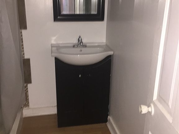 3rd image of 931-933 Cleveland Ave