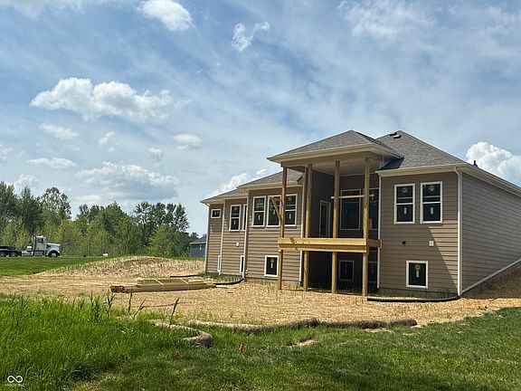3rd image of 3584 Maple Ridge Dr