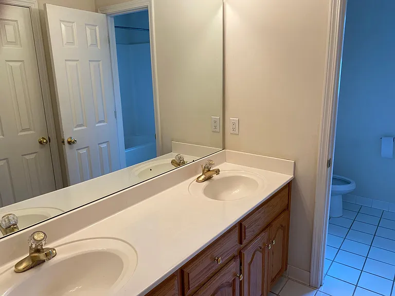 100 Moss Hill Ct — Photo 14