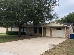 411 High Meadow Dr, Pleasanton, TX 78064