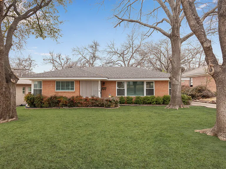 8633 Westglen Dr — Photo 1