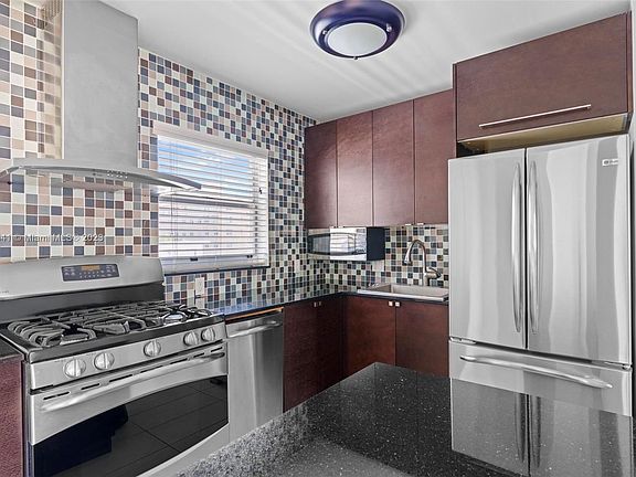 3rd image of 1357 Collins Ave APT D2