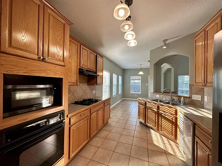 9222 Memorial Grove Dr — Photo 7
