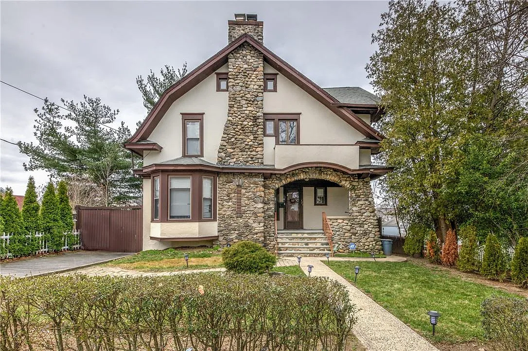 129 Buckingham Road photo 1
