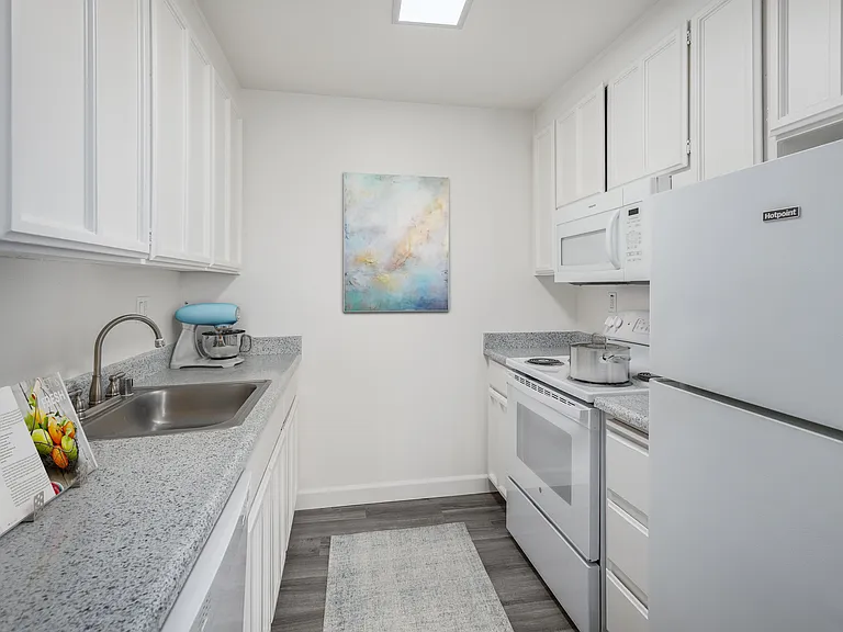 Sandpiper Apartments — Photo 41