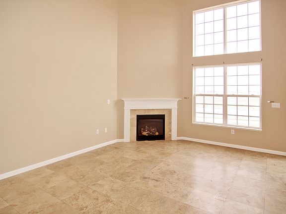 5th image of 16331 Meadowlands Ln