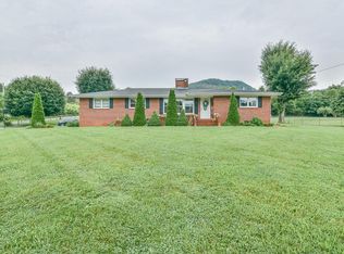 110 Sunny Ln, Elizabethton, TN 37692