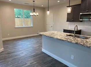 146 N Almond Ave, Kerman, CA 93630