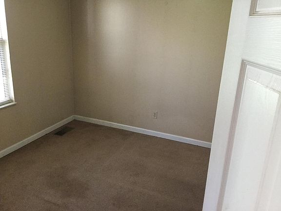 3rd image of 3829 Catalpa Ave