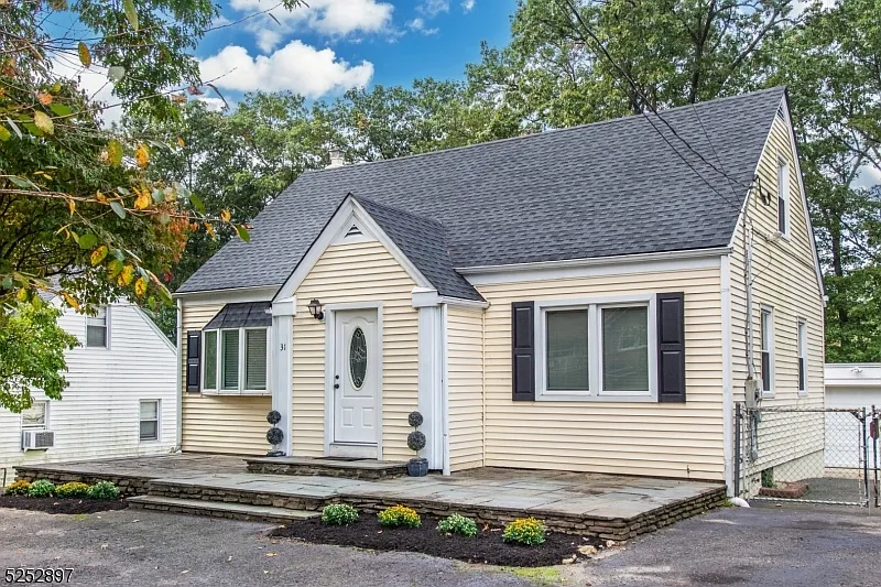31 Hibernia Rd photo 1