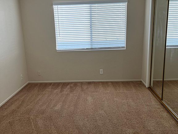 5th image of 427 N Soldano Ave #1