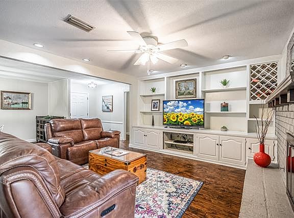3rd image of 3659 Janlyn Ln
