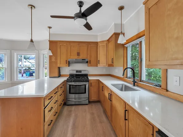 484 Rollstone St, Fitchburg, MA 01420