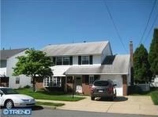 1952 King Arthur Rd, Philadelphia, PA 19116