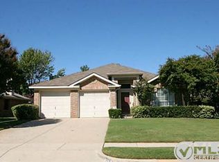 319 Scarlet Oak Dr, Lake Dallas, TX 75065