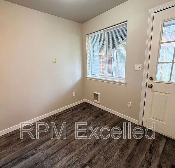 630 M St NE #2 — Photo 8