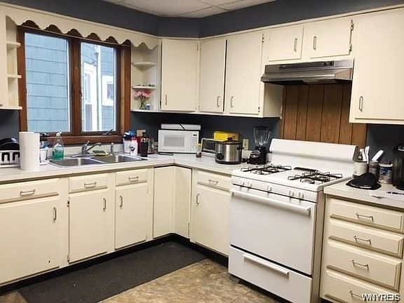 2nd image of 148 Loring Ave