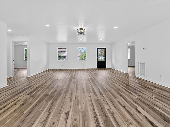 3rd image of 94 Alexandria Heights Cir