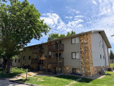 9557 University Ave APT 16, Clive, IA, 50325