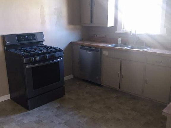 3rd image of 118 Mariposa Ave