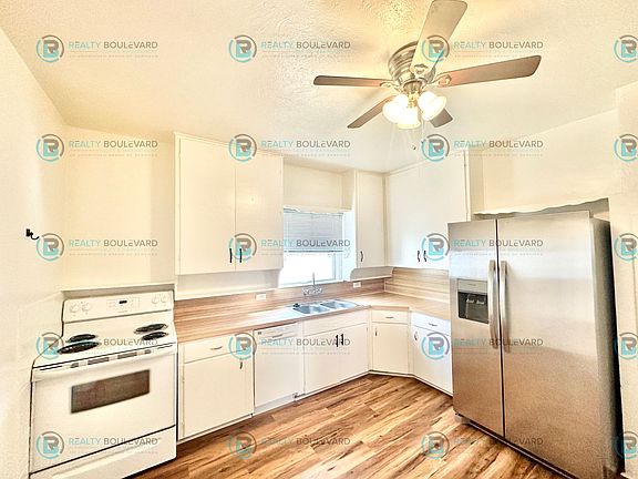 3rd image of 815 Jones St